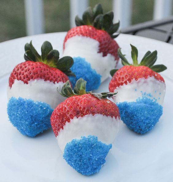 4th-of-July-Chocolate-Dipped-Strawberries